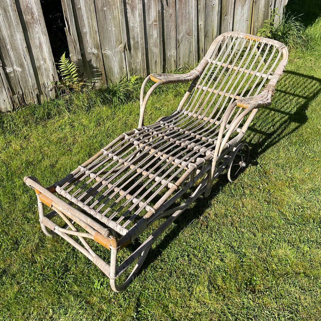 Antique Cane Sun Lounger